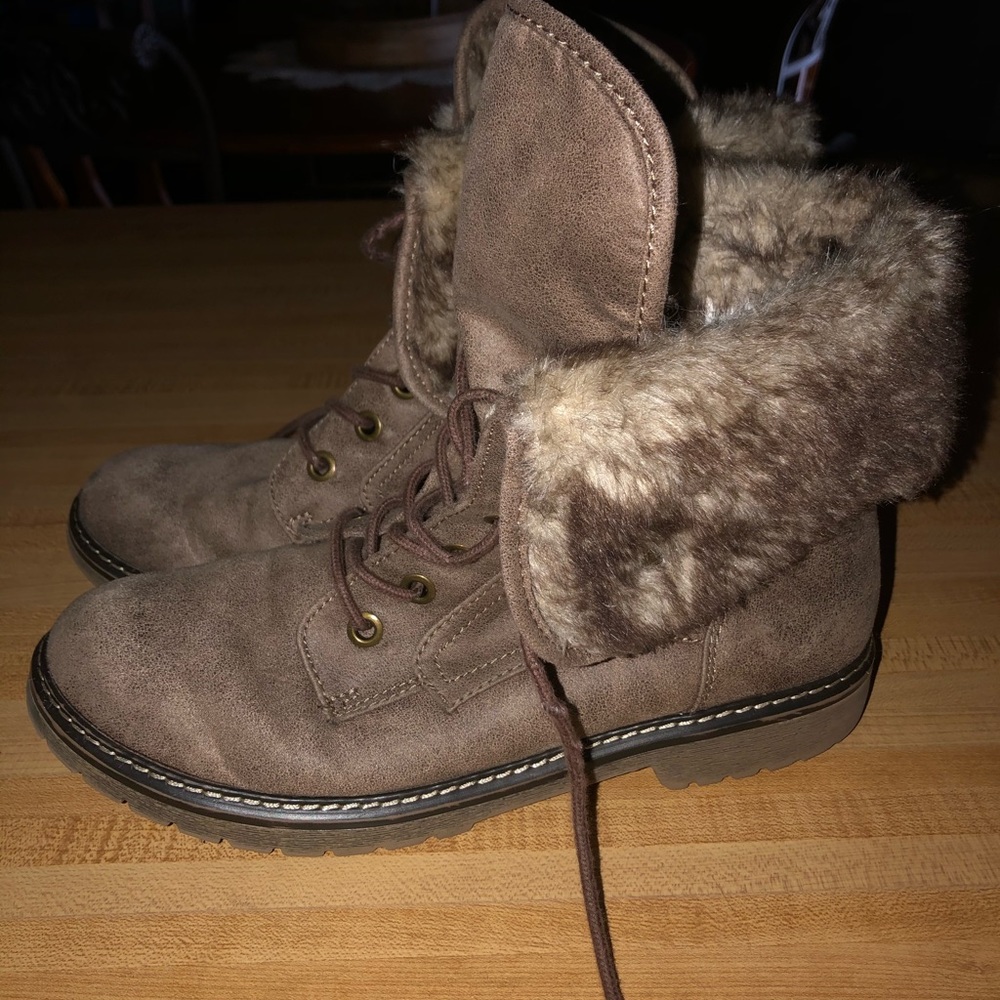 Boots - Picture 3 of 3